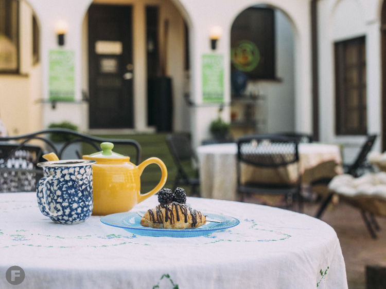 Outdoor Dining: Tea Bar & Bites